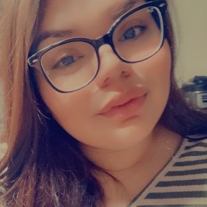 Meet your Posher, Alexandra